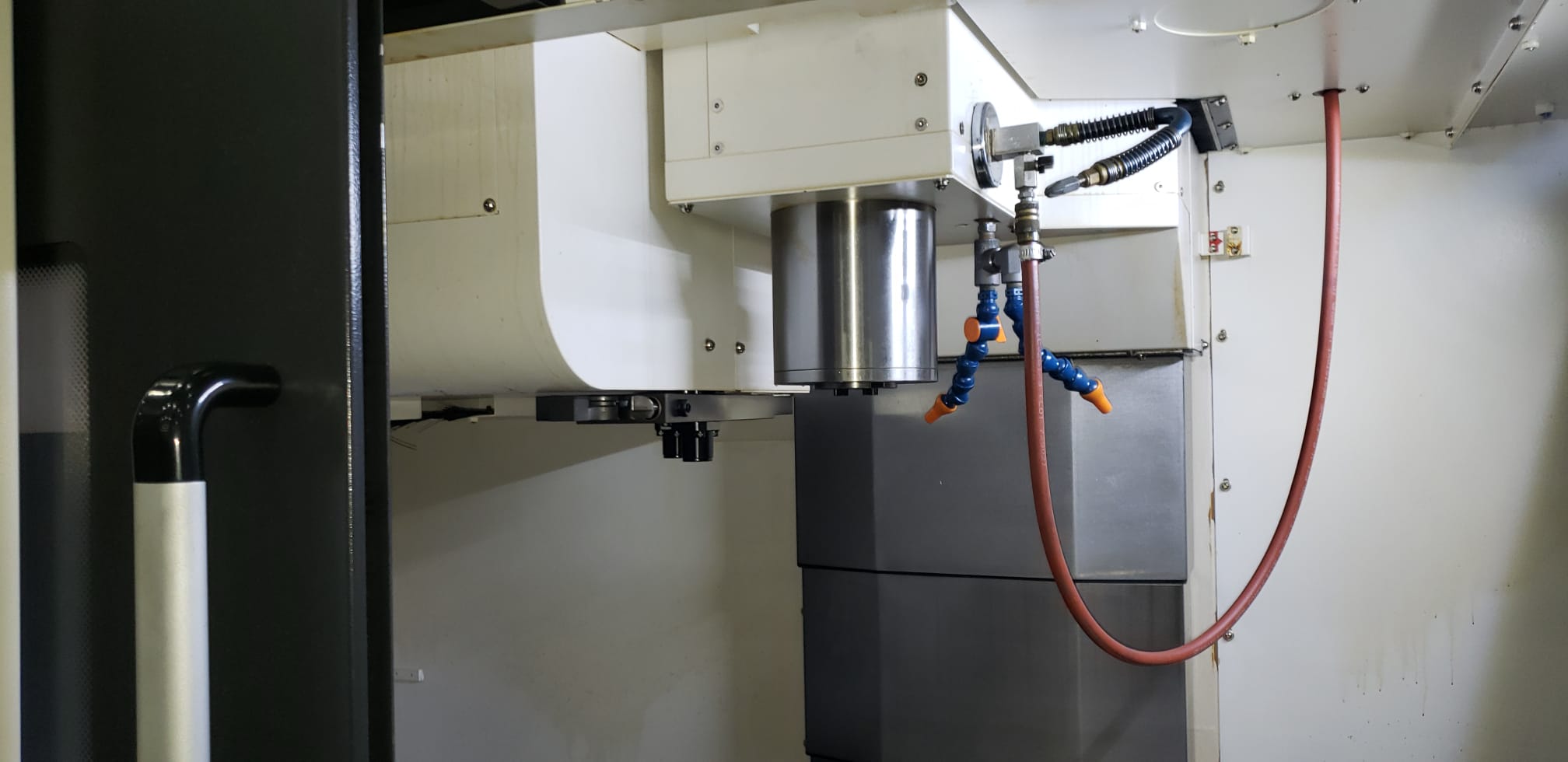 Hyundai-Wia F400 CNC Vertical Machining Center, Machine ID: 9137